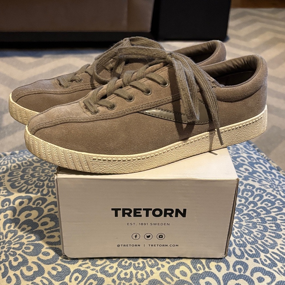 Tretorn Women’s Suede Nylite Plus Sneakers in Mushroom 8/39